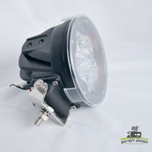פרוג'קטור עגול 6 לדים עוצמתי 60W, 12V עם גוף שחור ועדשה שקופה, תושבת מתכת חזקה – מתאים במיוחד לשימוש במערכות סולאריות, תחנות כוח ניידות ותשתיות אנרגיה מתחדשת. אידיאלי לציוד קמפינג הפועל על אנרגיה פוטו-וולטאית או כיחידת תאורה בפתרונות ייצור חשמל סולאריים. מוצג על רקע לבן עם לוגו קטן בפינה.
