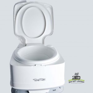 אסלה ניידת לבנה עם מכסה פתוח, שכותרתה 