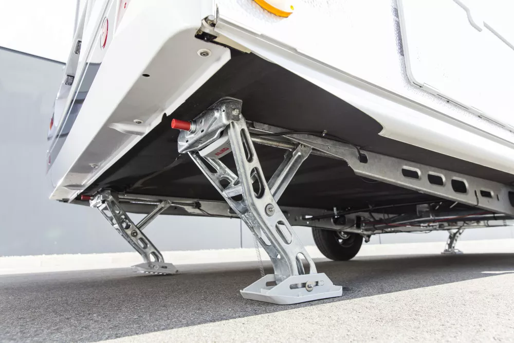 סט רגליים מייצבות חשמליות לקרוואן עם שלט ALKO