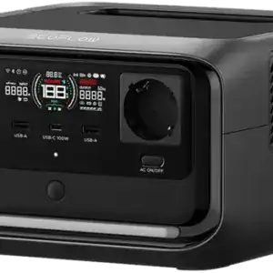 תחנת הכוח הניידת ECOFLOW RIVER 3 Plus בצבע שחור תומכת בטעינה סולארית, כניסה פוטו-וולטאית, תצוגה דיגיטלית ויציאות מרובות.